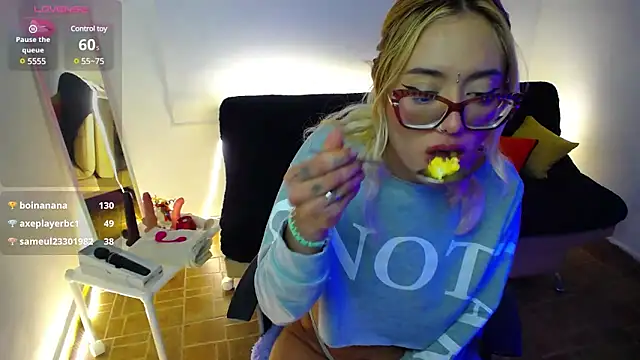 Snapshot of 911Calling chatting on December 2024 02:38:01 AM 911Calling online show from December 2024 02:38:01 AM