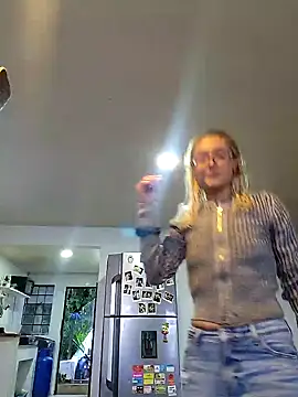 Snapshot of 911Calling chatting on December 2024 10:03:01 PM 911Calling online show from December 2024 10:03:01 PM