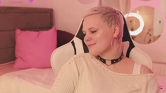 LikaBerry1 online show from February 2026 01:45:01 PM