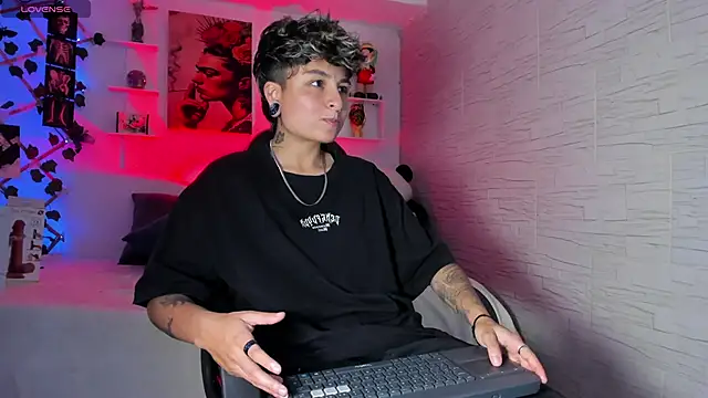 Snapshot of ZuryRamirez_ chatting on November 2025 08:22:02 PM ZuryRamirez online show from November 2025 08:22:02 PM