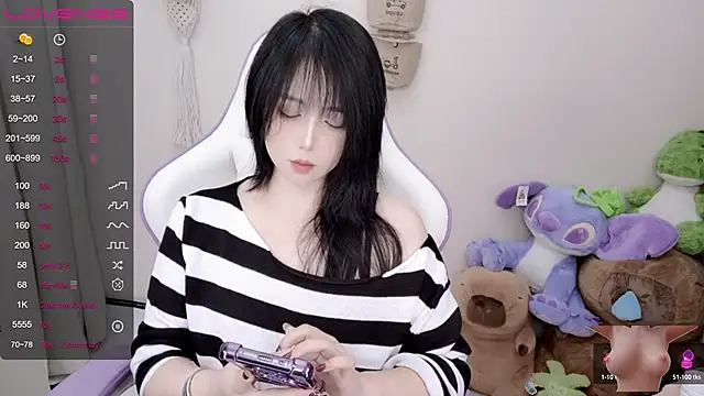 Snapshot of Vaness-a chatting on January 2025 05:48:01 PM Vaness-a online show from January 2025 05:48:01 PM