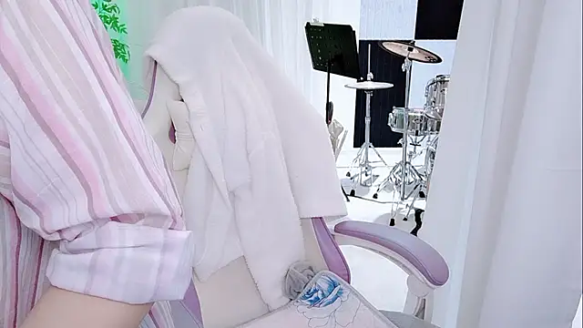 Snapshot of Vaness-a chatting on November 2025 12:44:01 AM Vaness-a online show from November 2025 12:44:01 AM