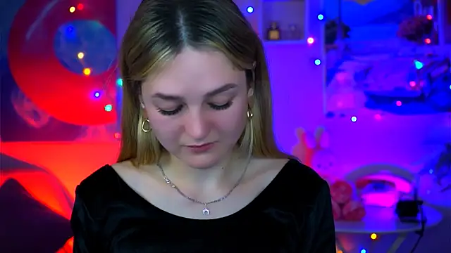 DeboraLarson online show from October 2025 04:15:01 AM