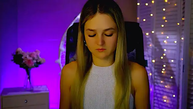 DeboraLarson online show from November 2025 03:31:02 AM