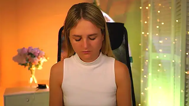 DeboraLarson online show from April 2026 03:04:02 AM