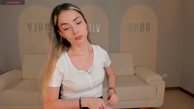 StacyWoods online show from July 2026 11:52:02 AM