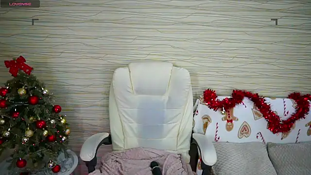 Snapshot of Ashley_S chatting on December 2024 02:19:02 AM Ashley S online show from December 2024 02:19:02 AM