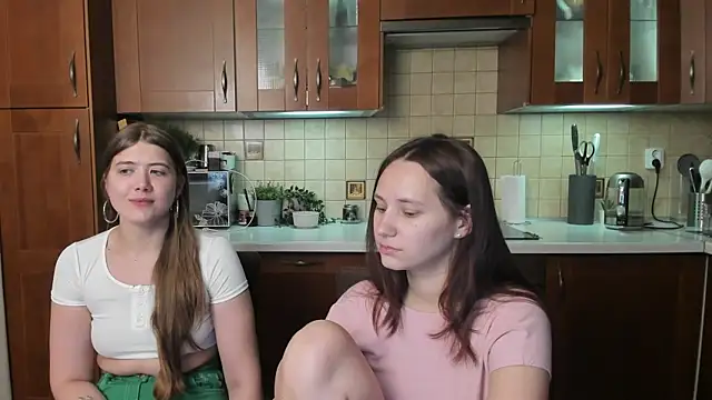 Snapshot of HotCaramellsTV chatting on August 2026 07:40:01 AM HotCaramellsTV online show from August 2026 07:40:01 AM