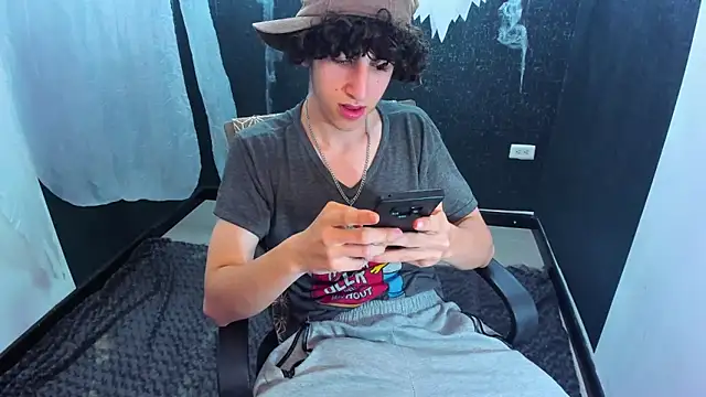 Kerverr  online show from October 2025 07:14:02 PM