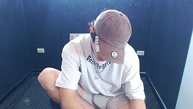 Kerverr  online show from November 2025 08:31:01 PM