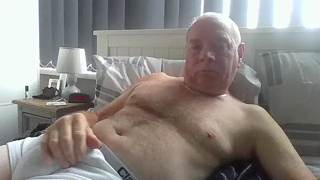 Snapshot of gibbo62 chatting on October 2025 09:33:01 AM gibbo62 online show from October 2025 09:33:01 AM