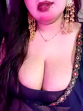 Snapshot of Suhanakhan00 chatting on April 2026 06:03:02 PM Suhanakhan00 online show from April 2026 06:03:02 PM