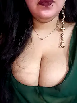 Snapshot of Suhanakhan00 chatting on May 2026 10:10:01 AM Suhanakhan00 online show from May 2026 10:10:01 AM