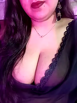 Snapshot of Suhanakhan00 chatting on May 2026 06:49:02 PM Suhanakhan00 online show from May 2026 06:49:02 PM