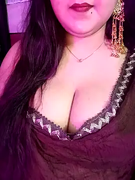 Snapshot of Suhanakhan00 chatting on May 2026 11:17:01 AM Suhanakhan00 online show from May 2026 11:17:01 AM