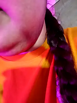 Snapshot of Suhanakhan00 chatting on May 2026 08:01:01 AM Suhanakhan00 online show from May 2026 08:01:01 AM