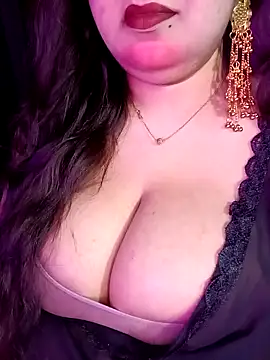 Snapshot of Suhanakhan00 chatting on May 2026 05:53:01 PM Suhanakhan00 online show from May 2026 05:53:01 PM