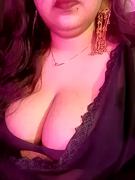 Snapshot of Suhanakhan00 chatting on May 2026 10:52:02 AM Suhanakhan00 online show from May 2026 10:52:02 AM