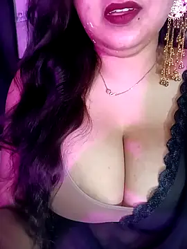 Snapshot of Suhanakhan00 chatting on May 2026 12:35:02 PM Suhanakhan00 online show from May 2026 12:35:02 PM