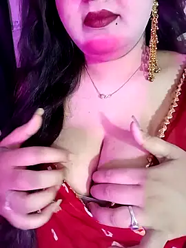 Snapshot of Suhanakhan00 chatting on May 2026 07:00:02 PM Suhanakhan00 online show from May 2026 07:00:02 PM