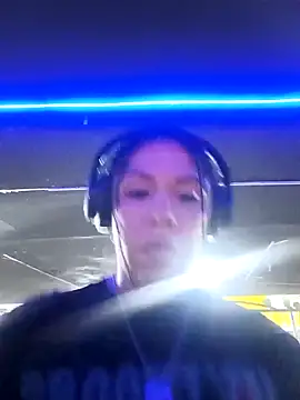 Karenn12 online show from February 2026 02:33:01 AM