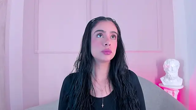 victoria milann online show from November 2025 01:23:01 PM