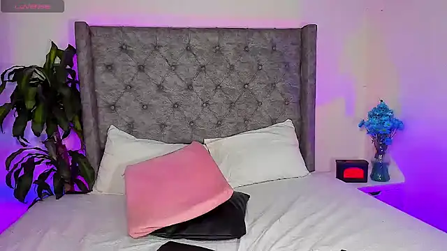 Snapshot of astridjonness chatting on February 2025 12:08:01 AM astridjonness online show from February 2025 12:08:01 AM