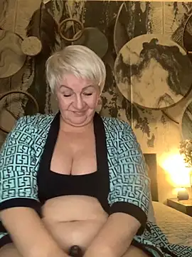 Laura Millf online show from November 2025 04:22:02 PM