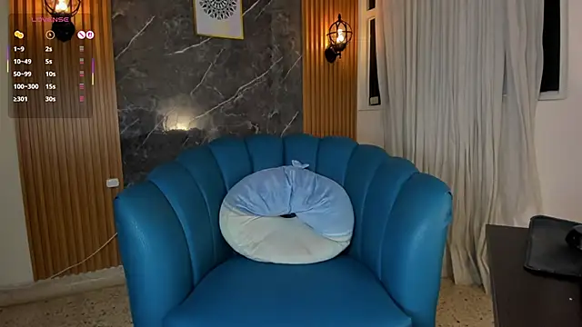 Julie Markk online show from April 2026 07:58:02 PM