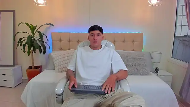 Snapshot of Damian23__ chatting on January 2025 12:25:02 PM Damian23 online show from January 2025 12:25:02 PM