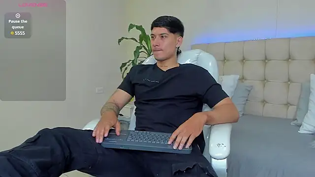 Snapshot of Damian23__ chatting on February 2025 12:33:01 PM Damian23 online show from February 2025 12:33:01 PM