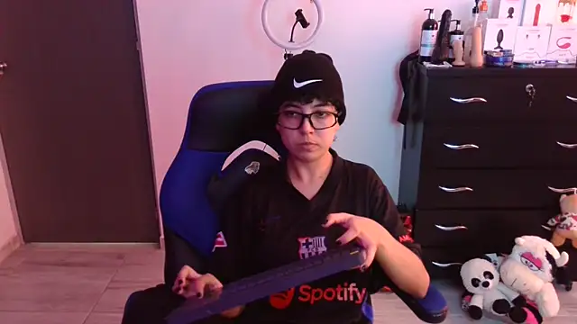 thomascooper7 online show from November 2025 06:40:01 PM