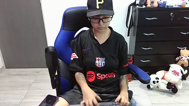 thomascooper7 online show from November 2025 01:05:01 AM