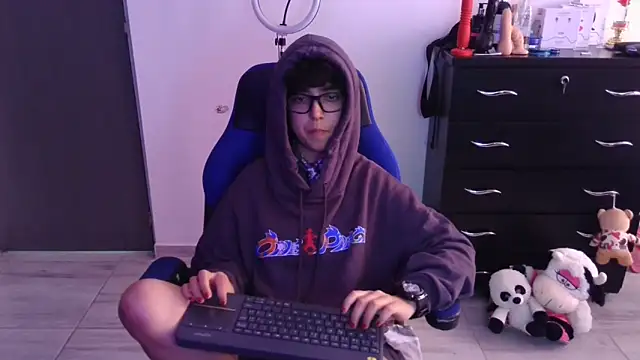 thomascooper7 online show from March 2026 07:43:02 PM