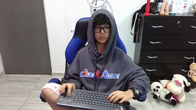 thomascooper7 online show from March 2026 02:07:02 AM