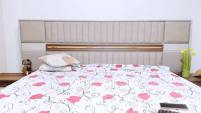 DiamondVelour online show from April 2026 07:15:02 PM