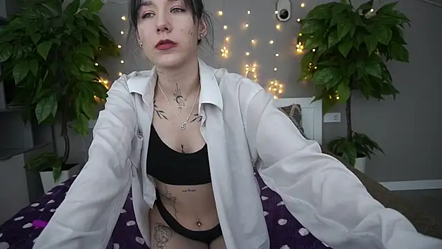 NikkiGoldSide online show from February 2025 04:22:01 PM