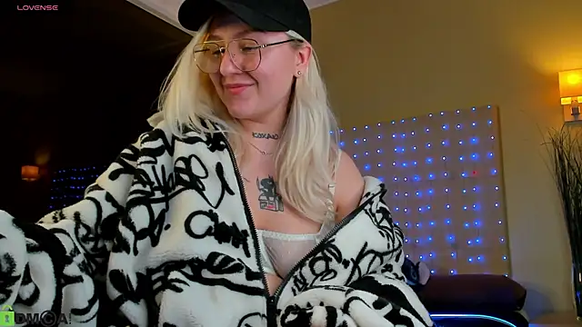 Debbie Taylor online show from April 2026 07:07:02 PM