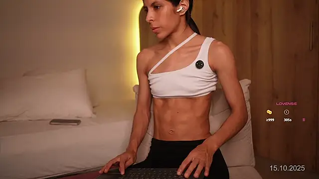 Snapshot of veronica_mendez1 chatting on October 2025 11:16:02 PM veronica mendez1 online show from October 2025 11:16:02 PM