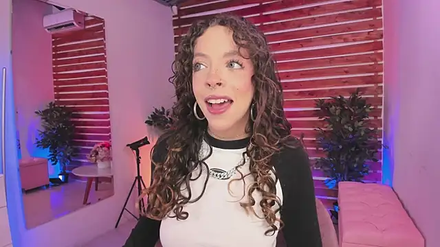 Sapphire Venuss online show from October 2025 12:52:01 AM