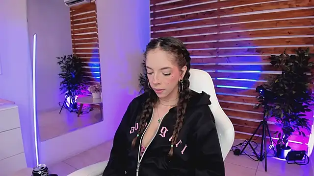 Sapphire Venuss online show from April 2026 01:01:02 AM