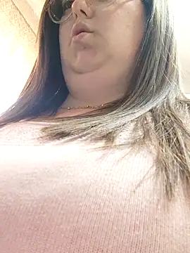 Snapshot of Chloee_ep chatting on March 2025 04:42:02 PM Chloee ep online show from March 2025 04:42:02 PM