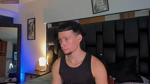 JadeSmiith  online show from September 2025 10:33:01 PM