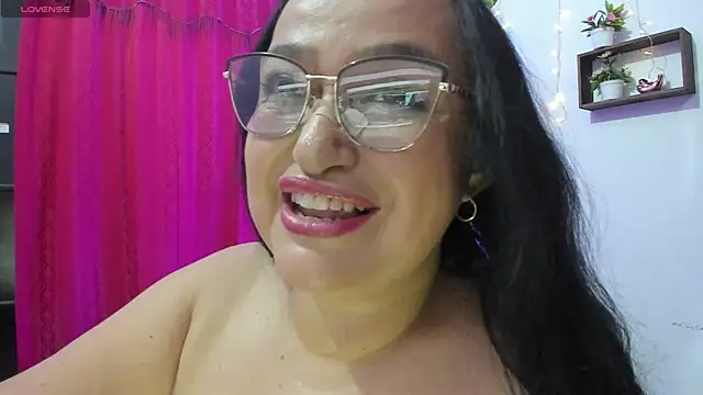 Gia Nahomi online show from November 2025 09:53:01 PM