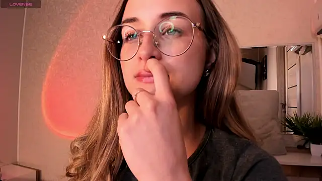 Tiffanyhunt online show from September 2025 01:38:02 PM