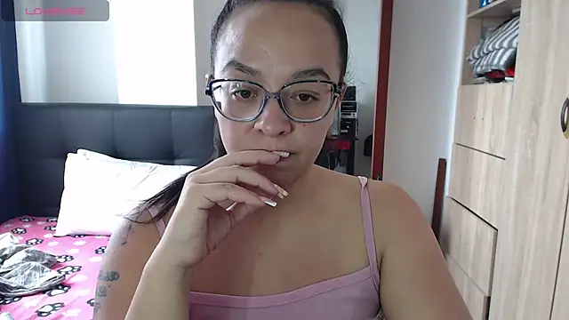 Snapshot of miia-big1boobs_ chatting on February 2025 04:29:01 PM miia-big1boobs online show from February 2025 04:29:01 PM