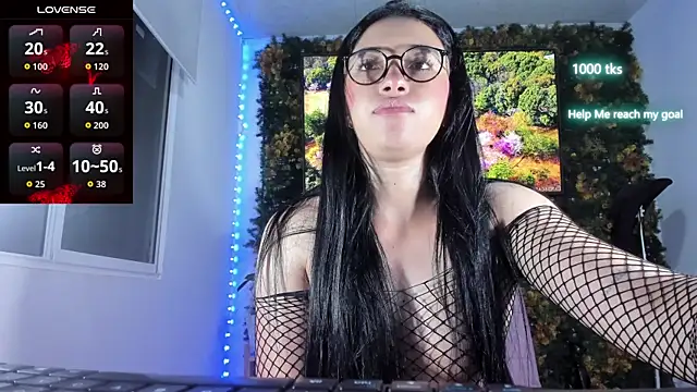 Snapshot of emily_palmeer chatting on May 2026 10:01:01 AM emily palmeer online show from May 2026 10:01:01 AM