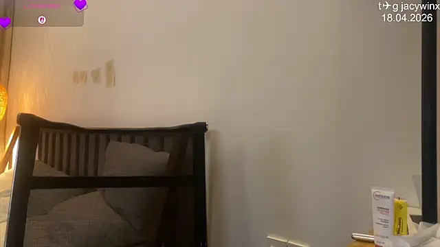 JacyWinslat online show from April 2026 07:07:02 PM