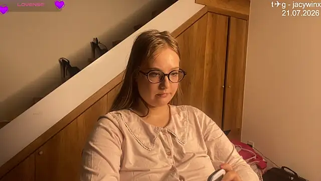 JacyWinslat online show from July 2026 05:04:02 PM