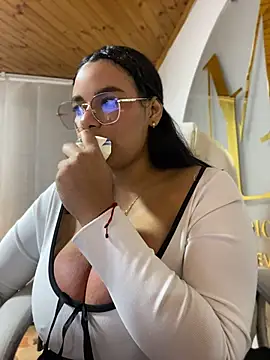 Snapshot of Isabella_boobd chatting on July 2026 01:01:02 AM Isabella boobd online show from July 2026 01:01:02 AM